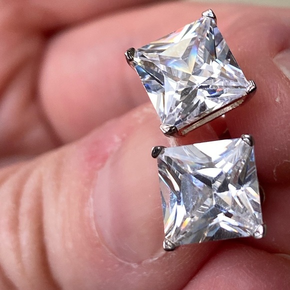 💕Host Pick💕 925 sterling silver sparkly earrings - Picture 1 of 11